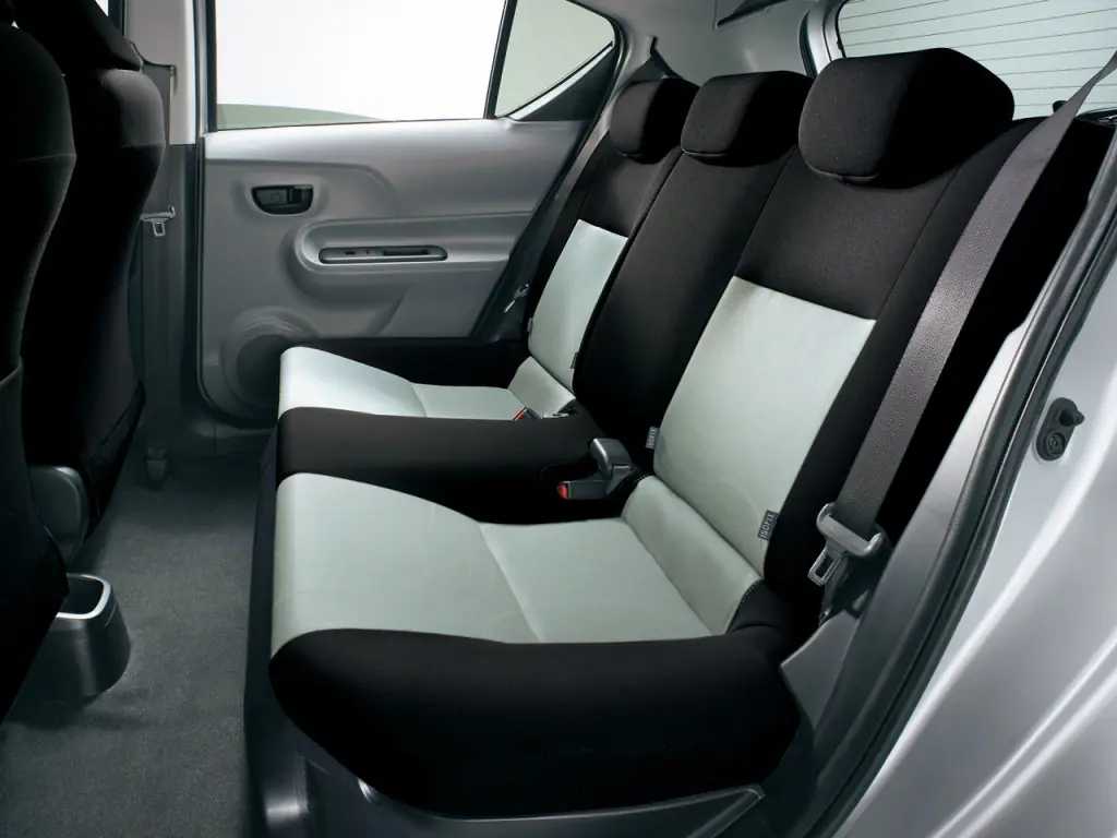 Toyota Aqua 2024 available for rent in Sri Lanka thumbnail 3
