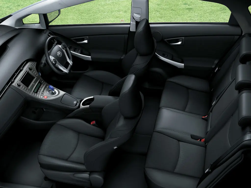 Toyota Prius 2023 available for rent in Sri Lanka thumbnail 2